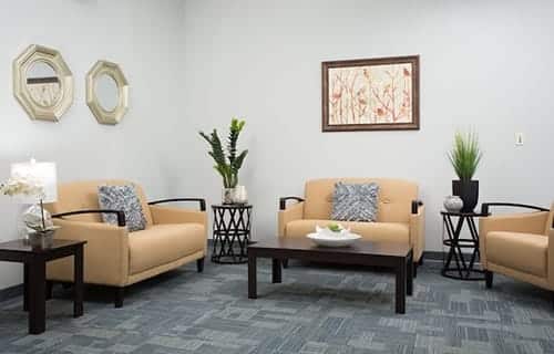 common room seating area at 4d recovery center outpatient rehab center